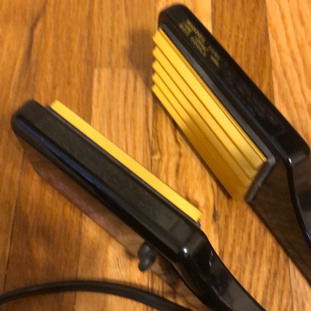 Hot tools crimping iron